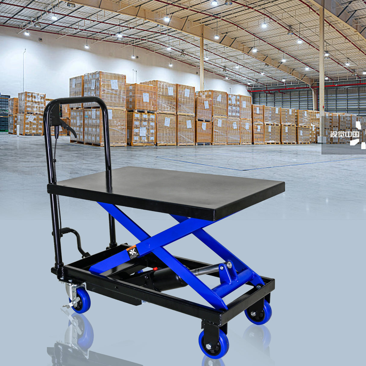 Hydraulic Lift Trolley 500 LBS Capacity na may 4 na Gulong para sa Material Handling at Transportasyon--Black+Blue