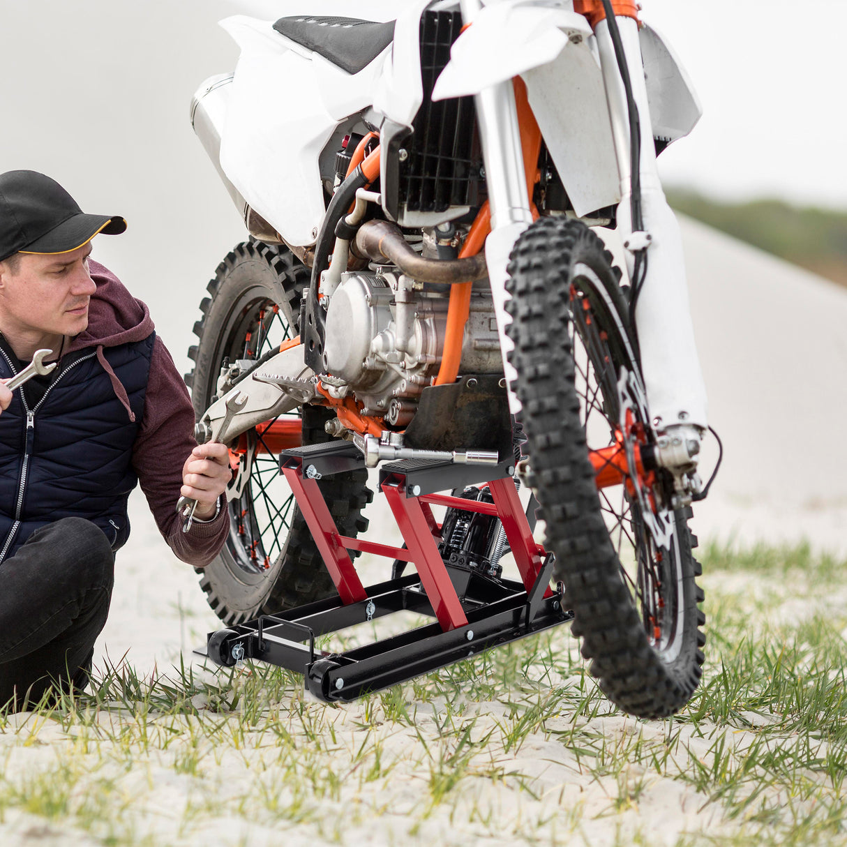 Hydraulische motorfietshefkrik 1500 LBS capaciteit voetbediende tafel ATV-schaar met 4,5" 15" hefbereik draagbaar met wielen - Rood